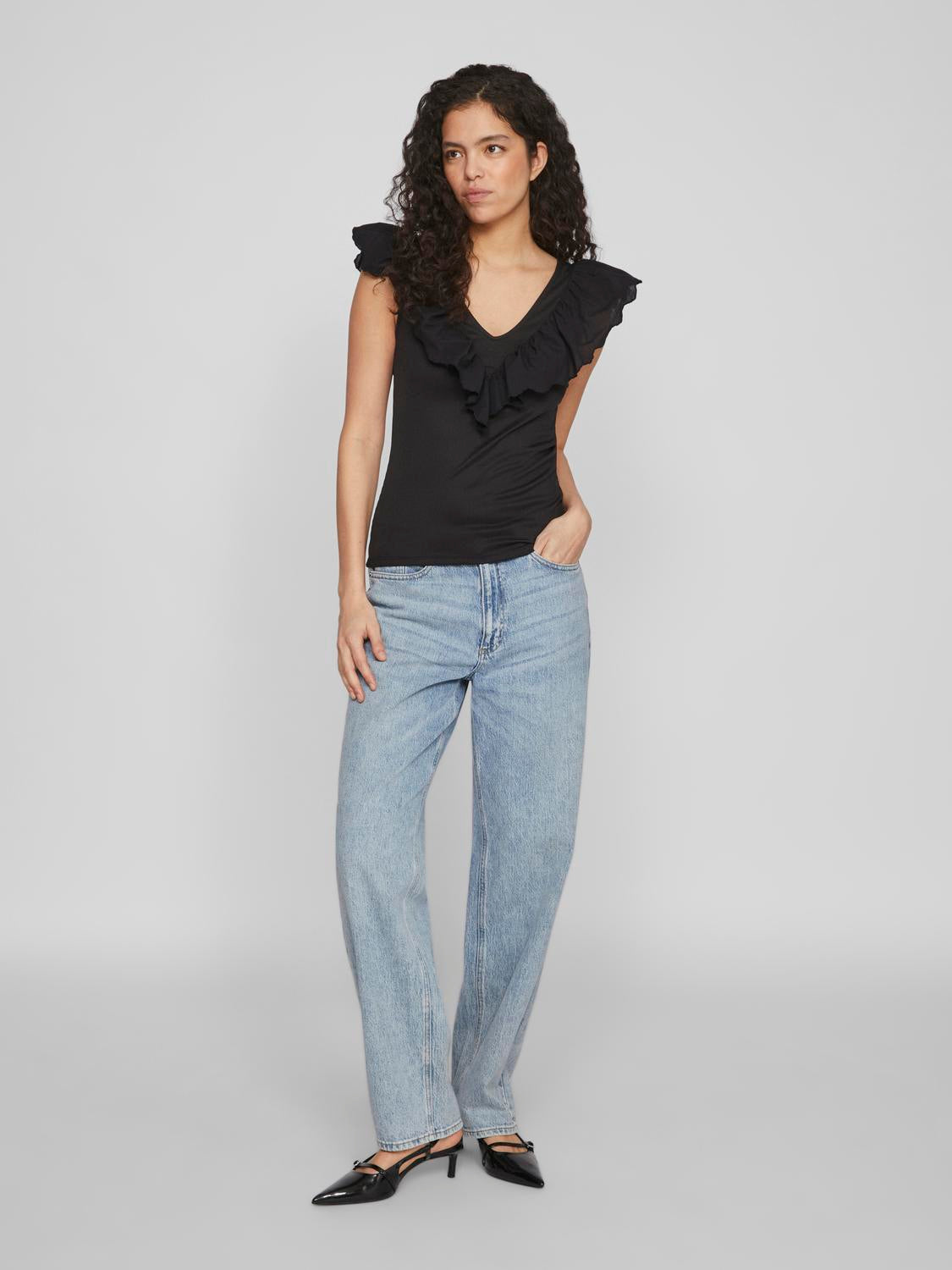 model_shot-front_full