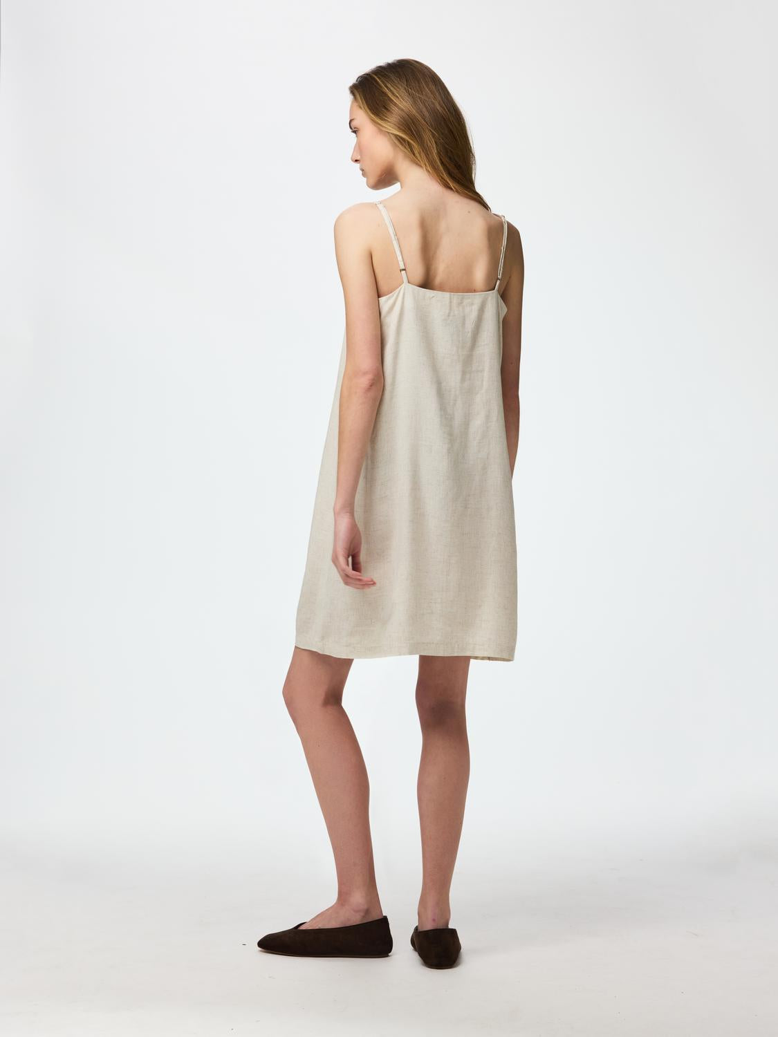 model_shot-back