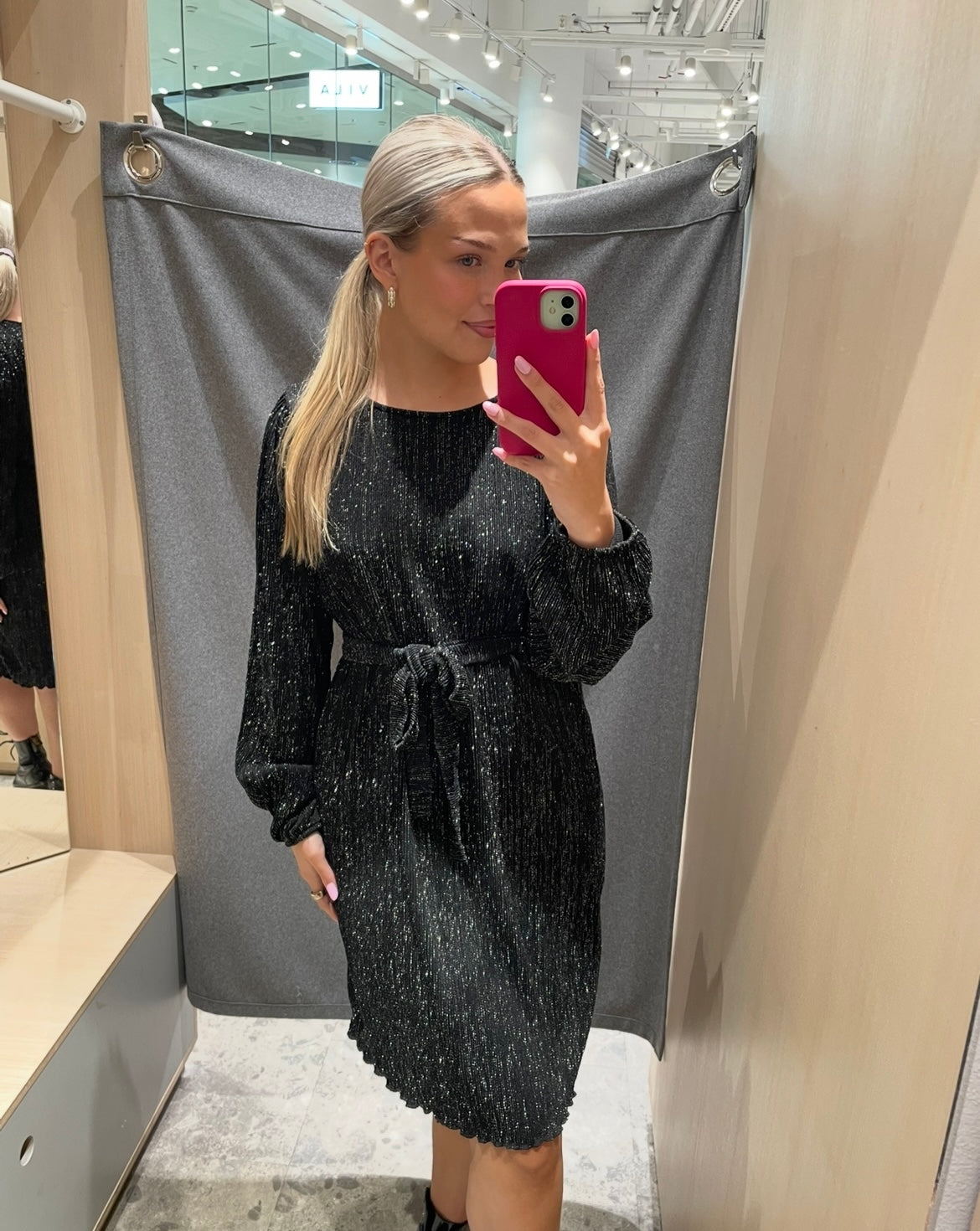 VIPAREDA Short Dress - Black Beauty