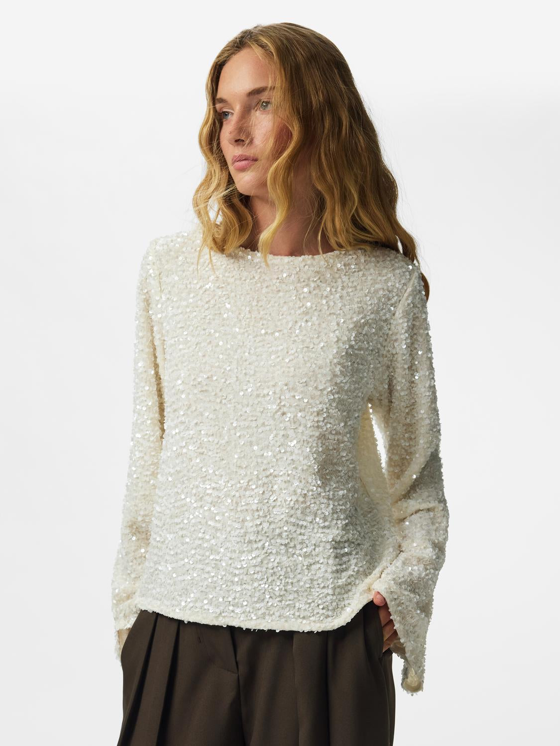model_shot-front