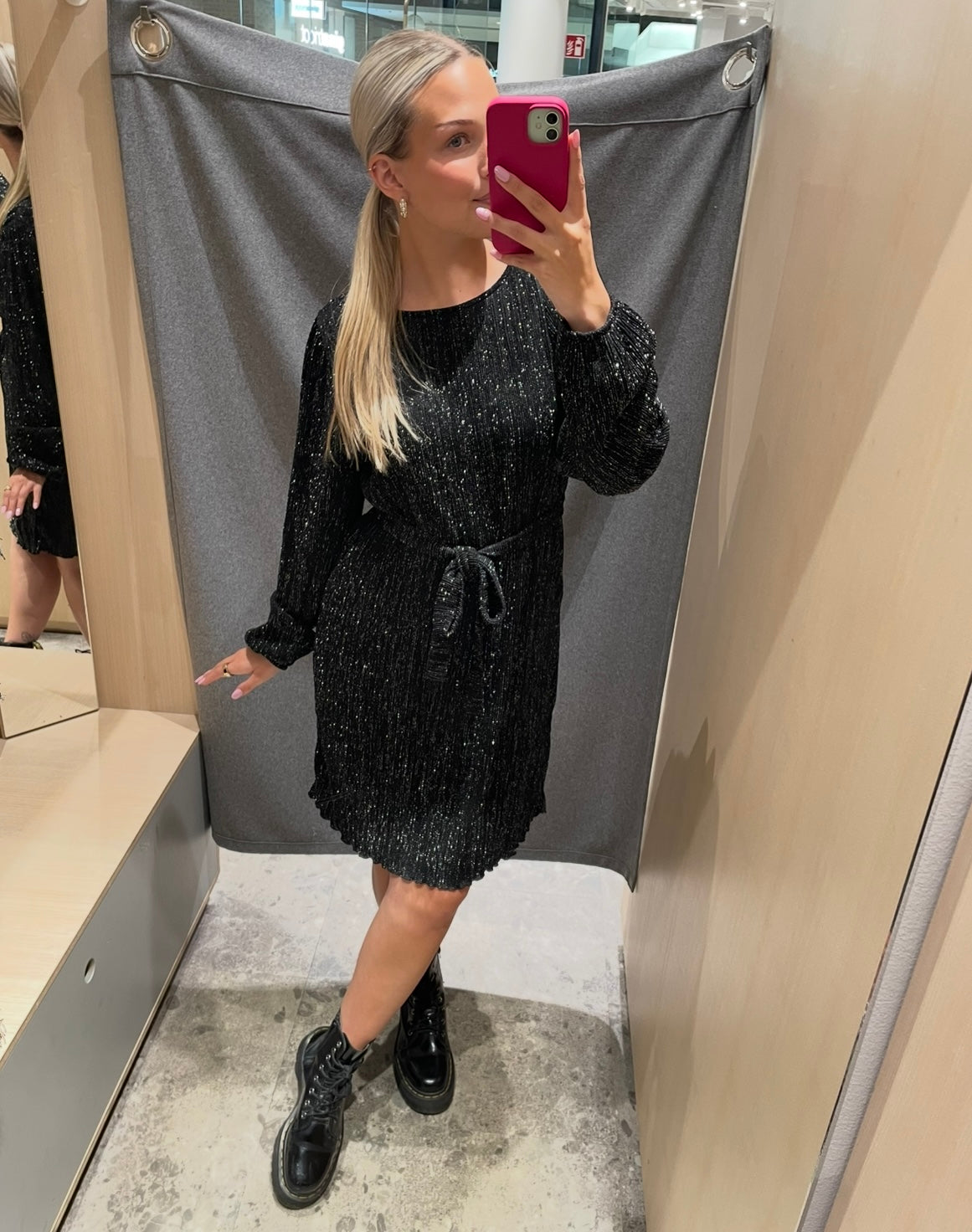 VIPAREDA Short Dress - Black Beauty