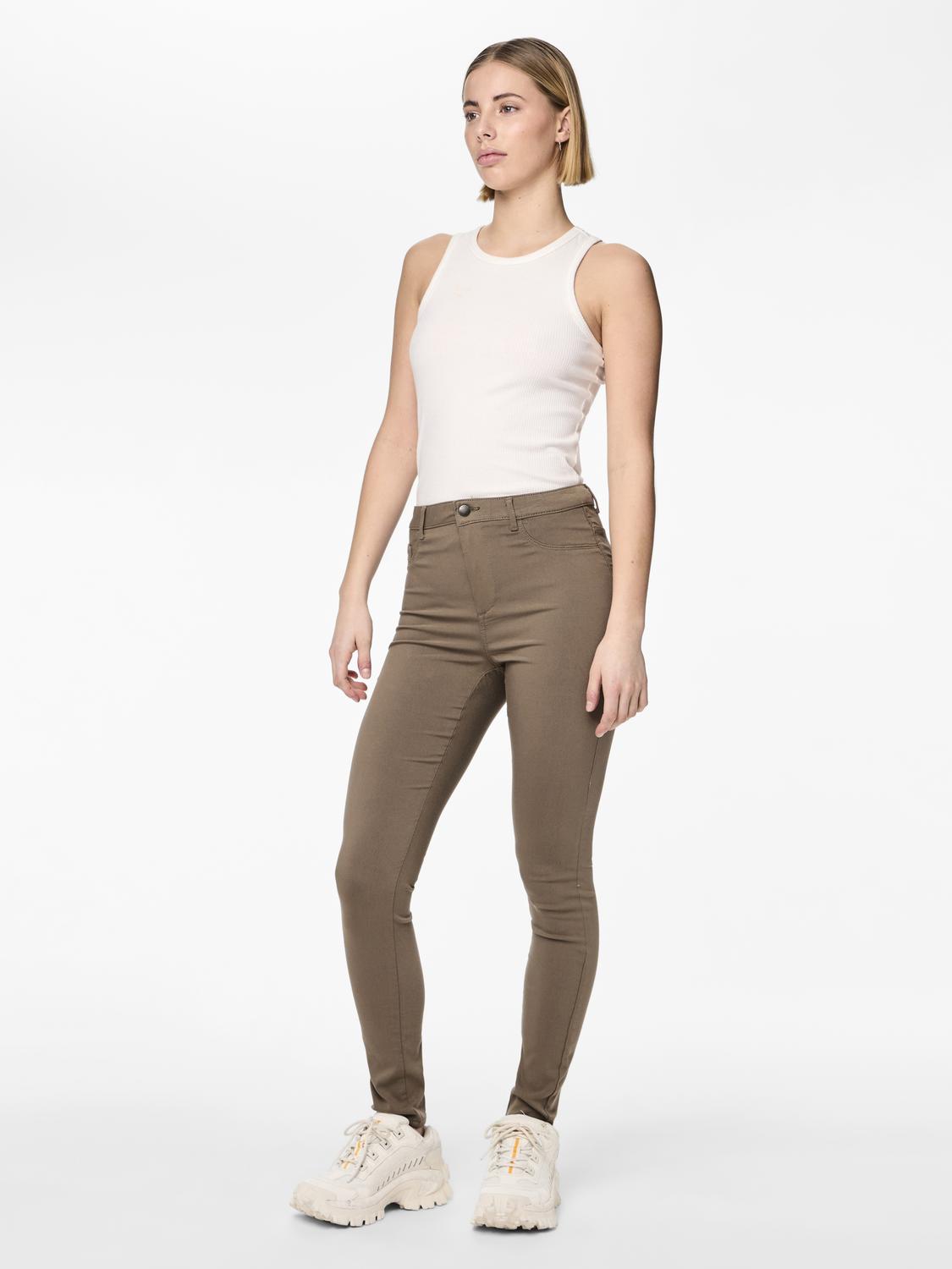 model_shot-front_full
