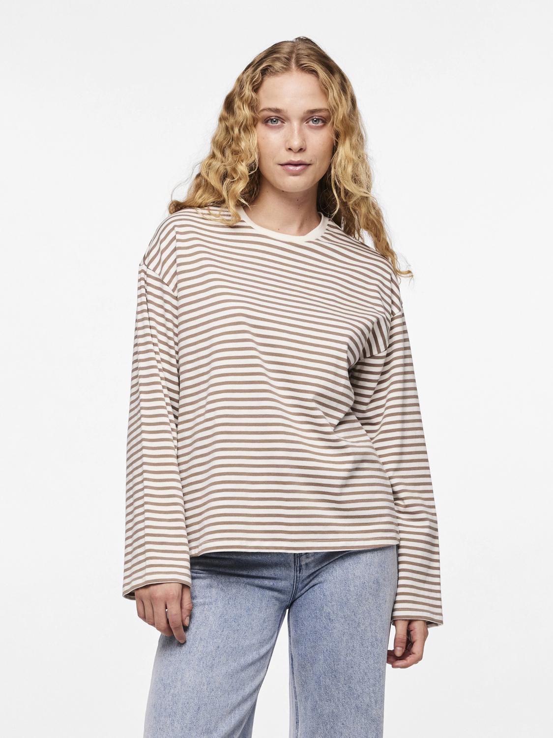 model_shot-front