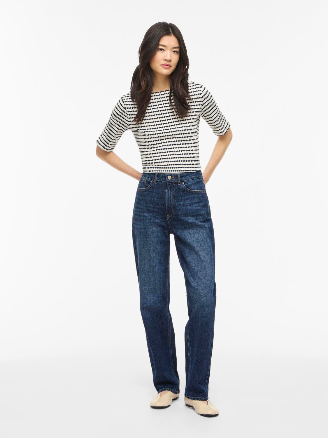 model_shot-front_full