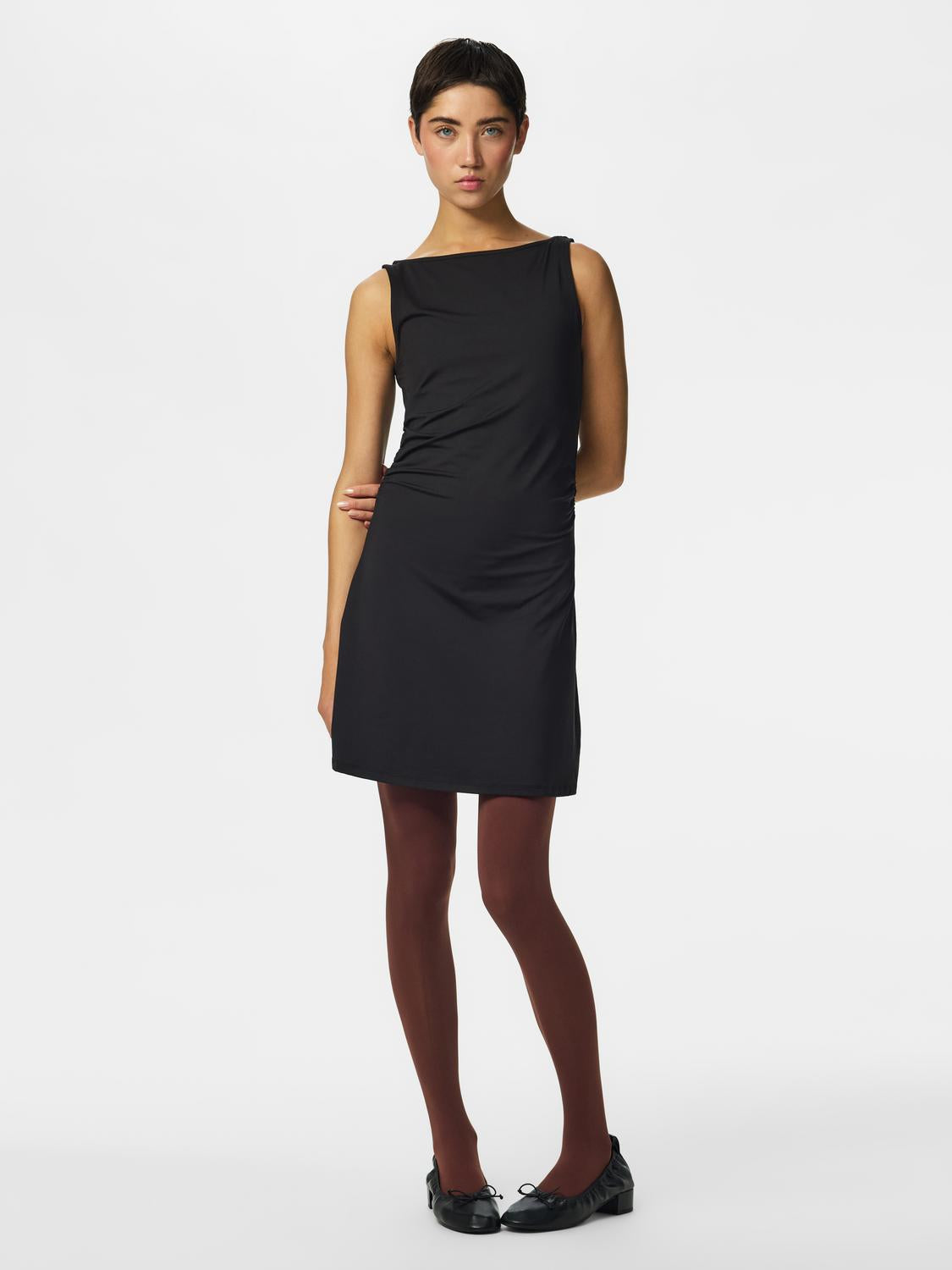 model_shot-front_full
